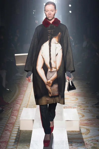 Look 18